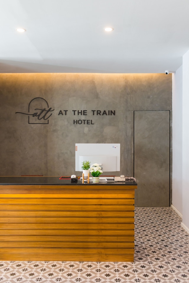 アット ザ トレイン