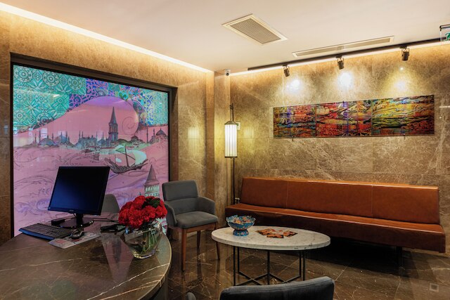 レヴニ プラス ホテル