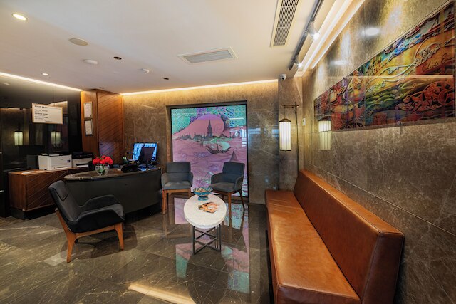 レヴニ プラス ホテル