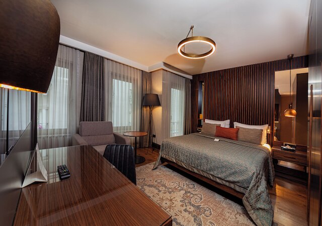 レヴニ プラス ホテル