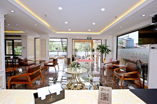 ラックフル ホテル