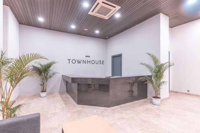 スーパー OYO タウンハウス 2 ホテル グヌン サハリ