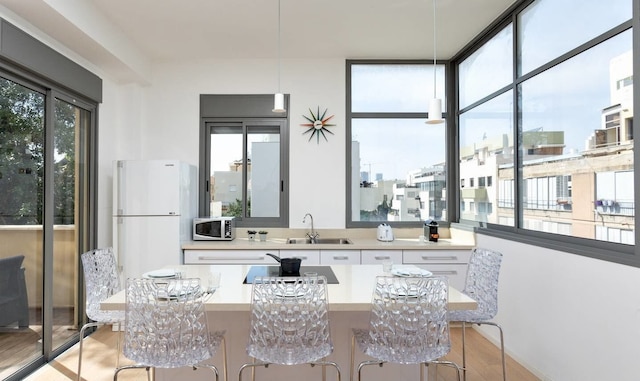 アドーラブル 2 ベッドルーム ニア シェンキン バイ ホーリーゲスト