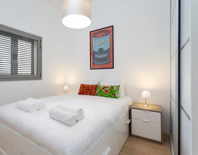 アドーラブル 2 ベッドルーム ニア シェンキン バイ ホーリーゲスト