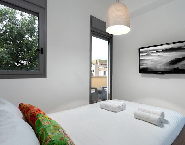 アドーラブル 2 ベッドルーム ニア シェンキン バイ ホーリーゲスト