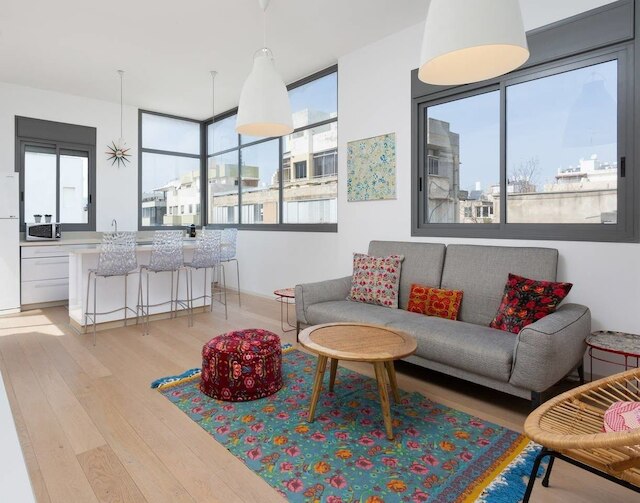 アドーラブル 2 ベッドルーム ニア シェンキン バイ ホーリーゲスト