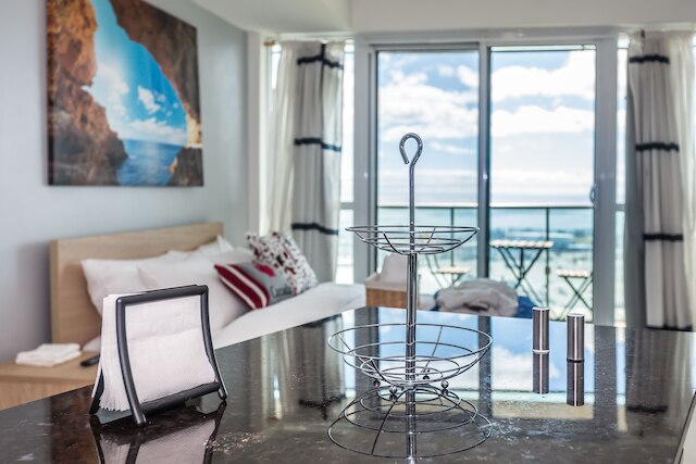 パノラミック レイクビュー イン ラグジュアリー ダウンタウン オアシス