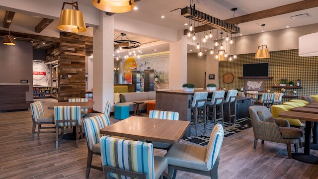 ハンプトン イン リバーサイド ダウンタウン