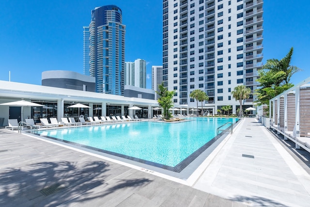 ブルーバード スイーツ ダウンタウン ブリッケル