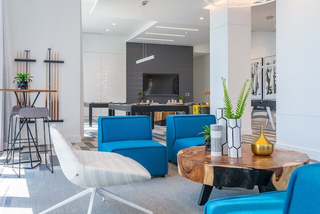 ブルーバード スイーツ ダウンタウン ブリッケル