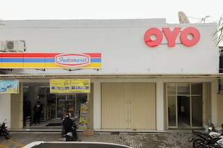 OYO 779 エムエヌ ワン レジデンス シャリア ニア ITC チェンパカ マス ニア カルベ ファーマ