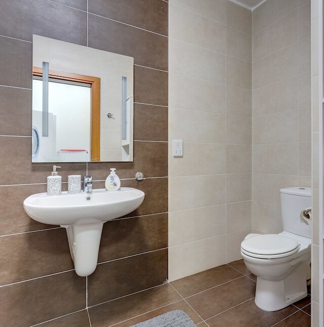 中心にあり広々としたアパートメント、WiFi とバルコニー付き