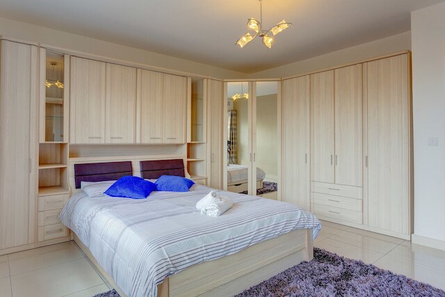 中心にあり広々としたアパートメント、WiFi とバルコニー付き