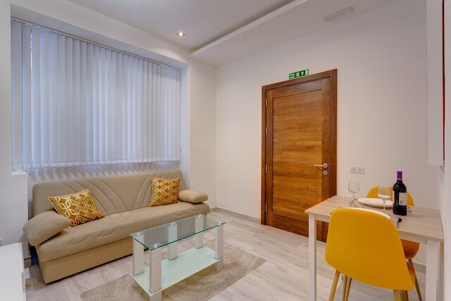 モダン アパートメント ニア ザ プロムナード