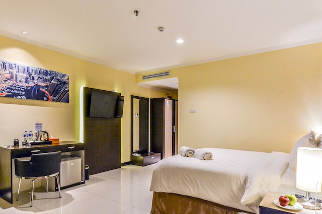 サブリーズ ホテル セナヤン