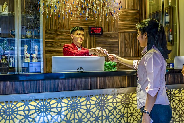 サブリーズ ホテル セナヤン