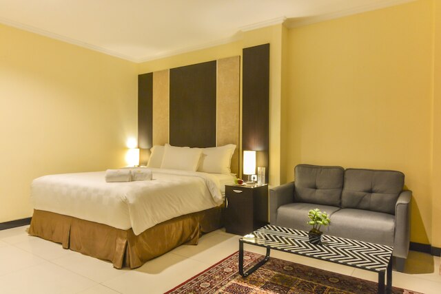 サブリーズ ホテル セナヤン