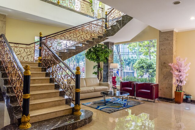 サブリーズ ホテル セナヤン