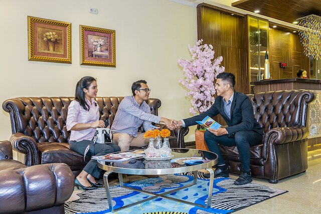 サブリーズ ホテル セナヤン