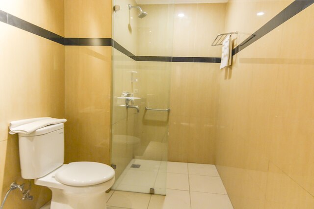 サブリーズ ホテル セナヤン