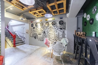 レッドドアーズ プラス アット ダンリグ ストリート マカティ