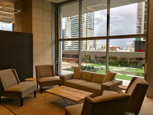 レアディセット アパートメンツ オン ローズ レーン