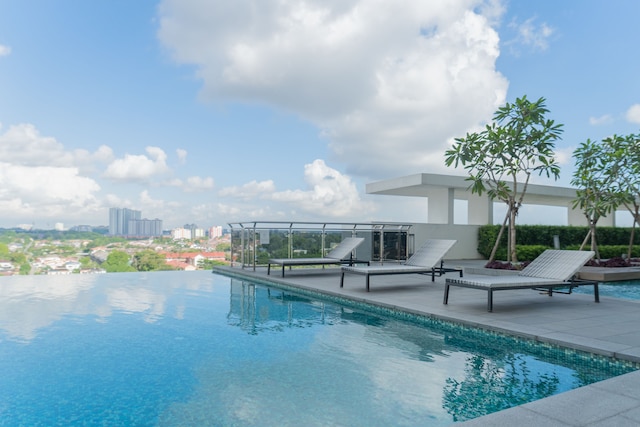 OYO ホーム 1106 プレミアム、ベッドルーム 2 室、1 テブラウ