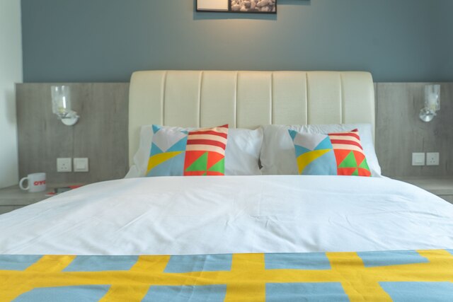 OYO ホーム 1106 プレミアム、ベッドルーム 2 室、1 テブラウ