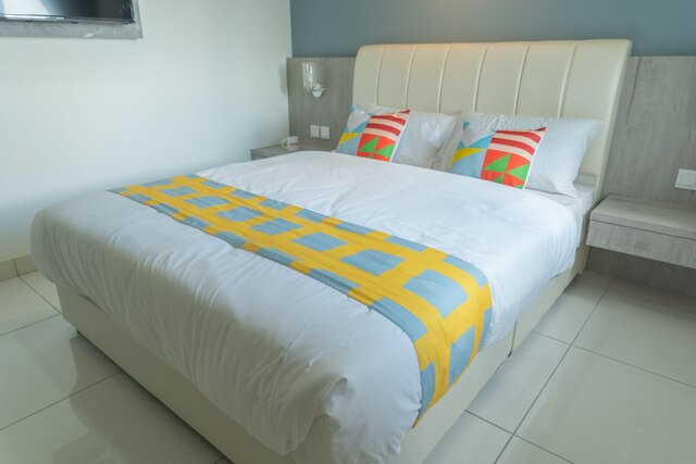 OYO ホーム 1106 プレミアム、ベッドルーム 2 室、1 テブラウ