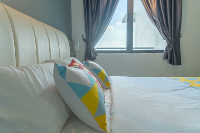 OYO ホーム 1106 プレミアム、ベッドルーム 2 室、1 テブラウ