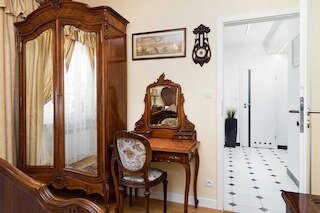 アット ザ ファウンテン アパートメンツ