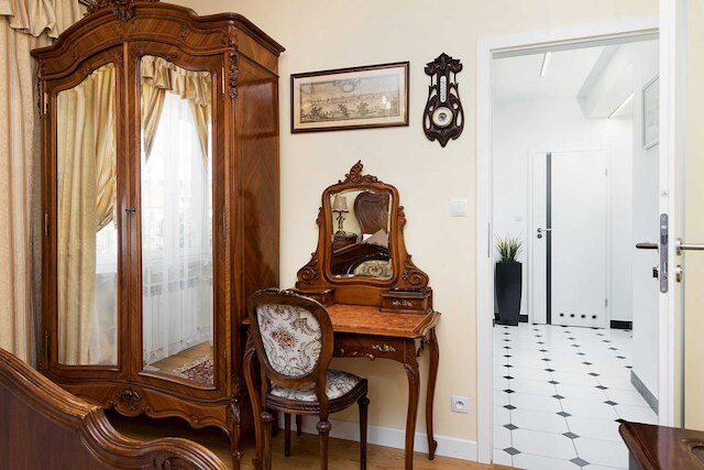 アット ザ ファウンテン アパートメンツ