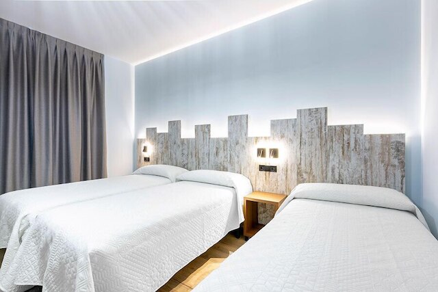 ホスタル アントン マーティン