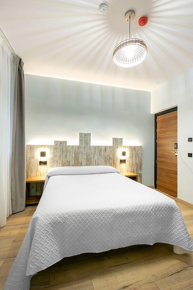 ホスタル アントン マーティン