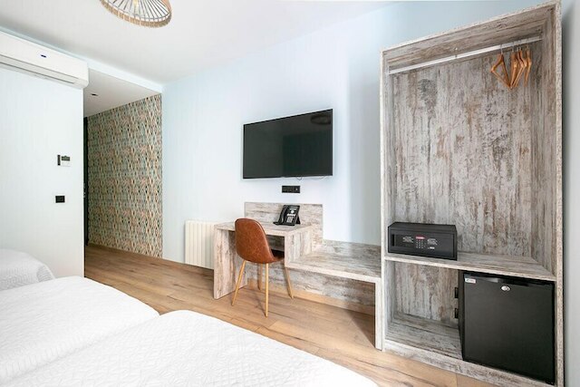 ホスタル アントン マーティン