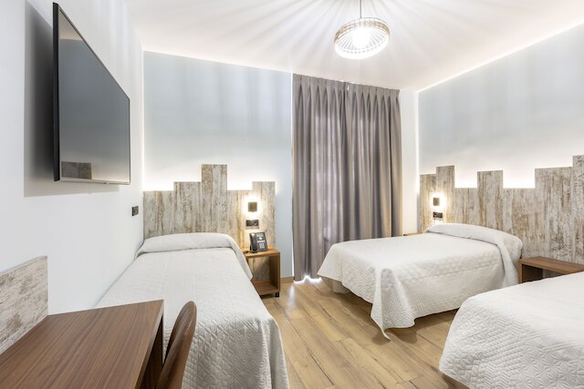 ホスタル アントン マーティン