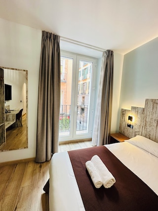 ホスタル アントン マーティン