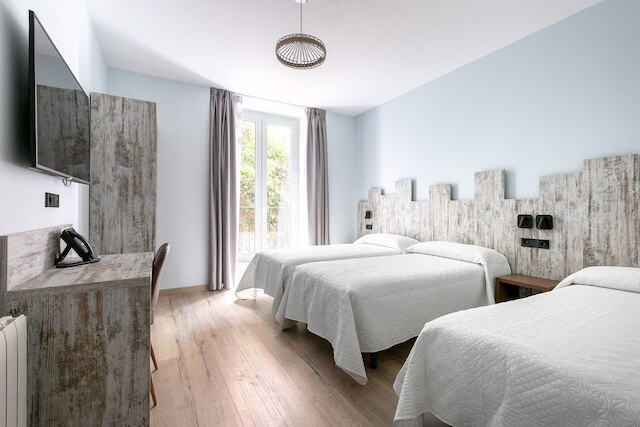 ホスタル アントン マーティン