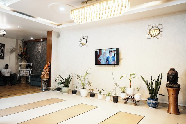 ホテル オム パラダイス ニア IGI デリー エアポート