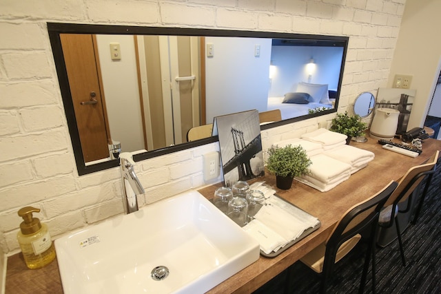 N.33 Hakata Sta. East