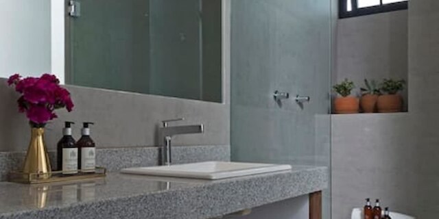 パーフェクト モダネーション アパートメント、Mr.W