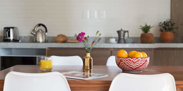 パーフェクト モダネーション アパートメント、Mr.W