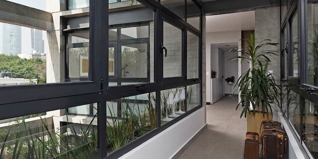 パーフェクト モダネーション アパートメント、Mr.W