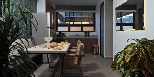 ツァイトガイスト ローマ スタジオ、Mr.W