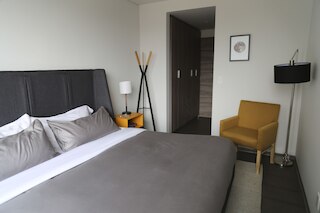 シティ ヴィスタズ アパートメント、Mr.W