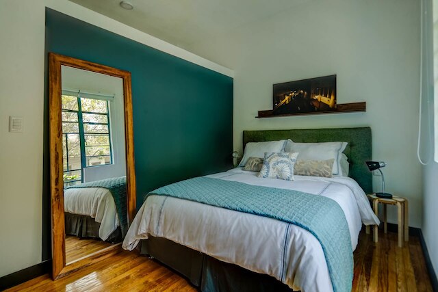 オールド スクール アパートメント、Mr.W