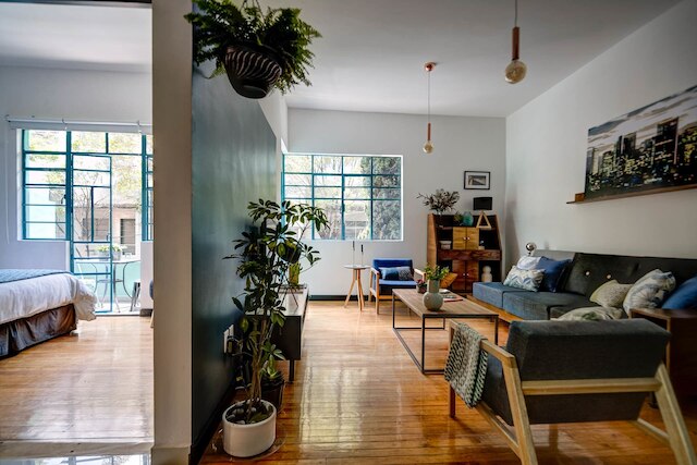 オールド スクール アパートメント、Mr.W