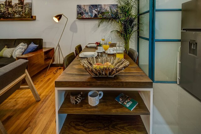 オールド スクール アパートメント、Mr.W