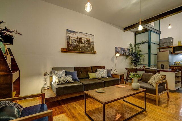 オールド スクール アパートメント、Mr.W