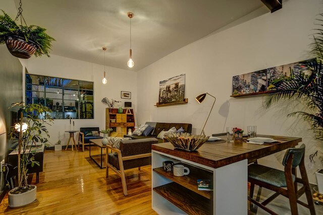 オールド スクール アパートメント、Mr.W